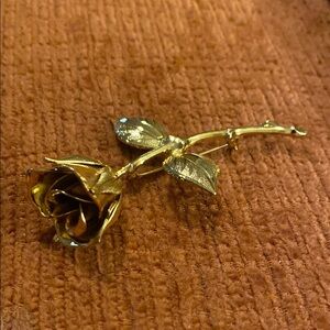 Gold-Tone Rose Brooch Pin - Elegant Floral Jewelry